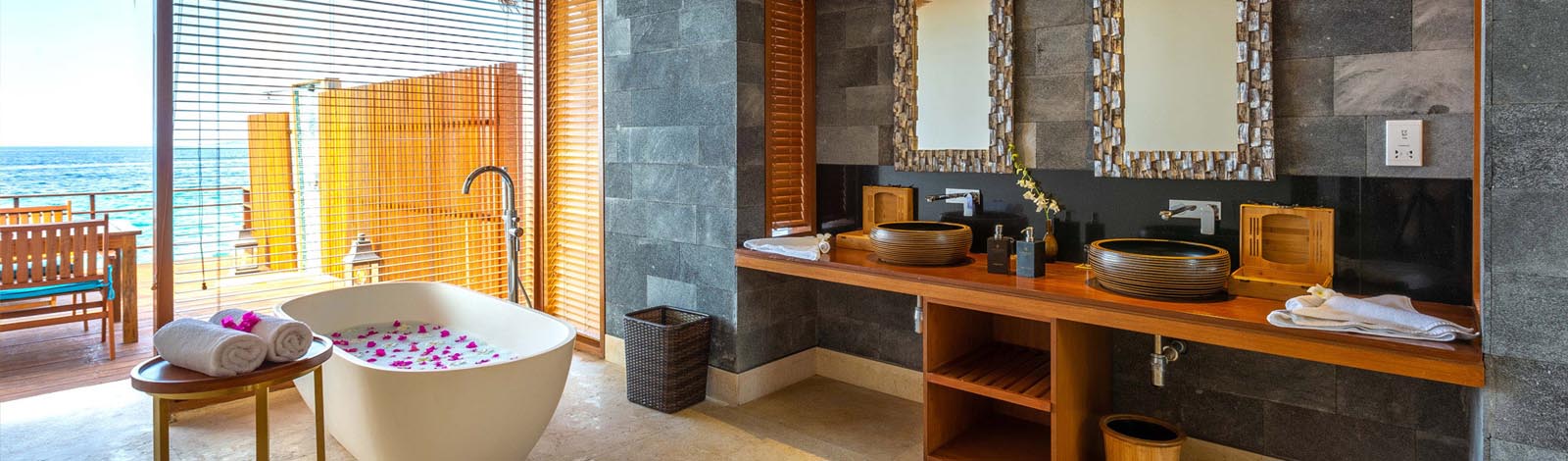  Two Bedroom Reef Residence With Pool